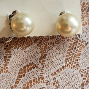 VINTAGE ELEGANT FAUX PEARL STUD CLIP EARRINGS